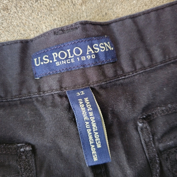 U.S. Polo Assn. Black Cargo Shorts with Relaxed Fit - Picture 3 of 5